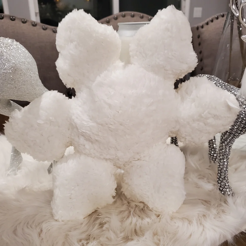 15x15 White Snowflake Shaped Pillow